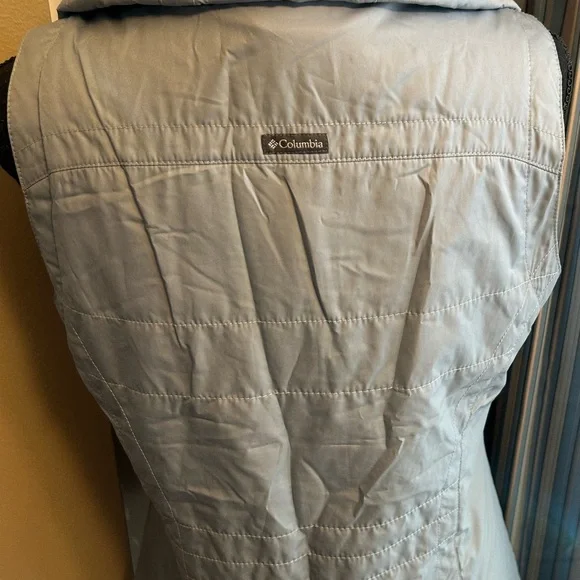 Columbia Light Grey Quilted Vest with Fleece Collar - Picture 2 of 7